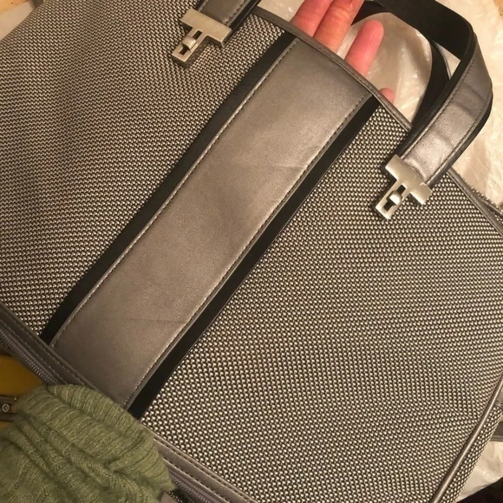 Tumi gray silver laptop briefcase business bag